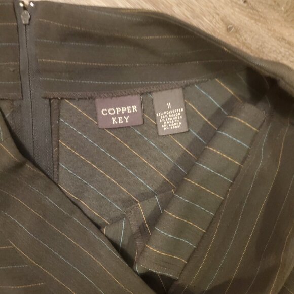 Junior's Copper Key Skirt. Size 11, Dark Gray, line design, back zip, Ex Cond! - Picture 2 of 3